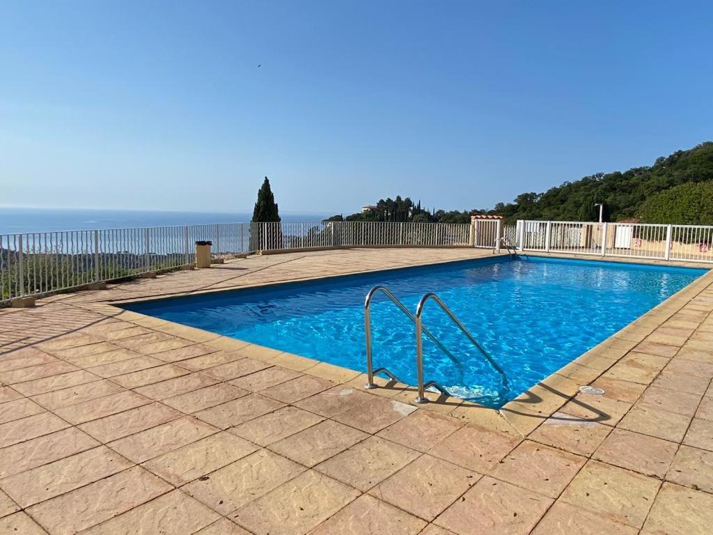 Location Vacance Vue Mer 4 A 6 Personnes Cavalaire-sur-Mer Exteriér fotografie