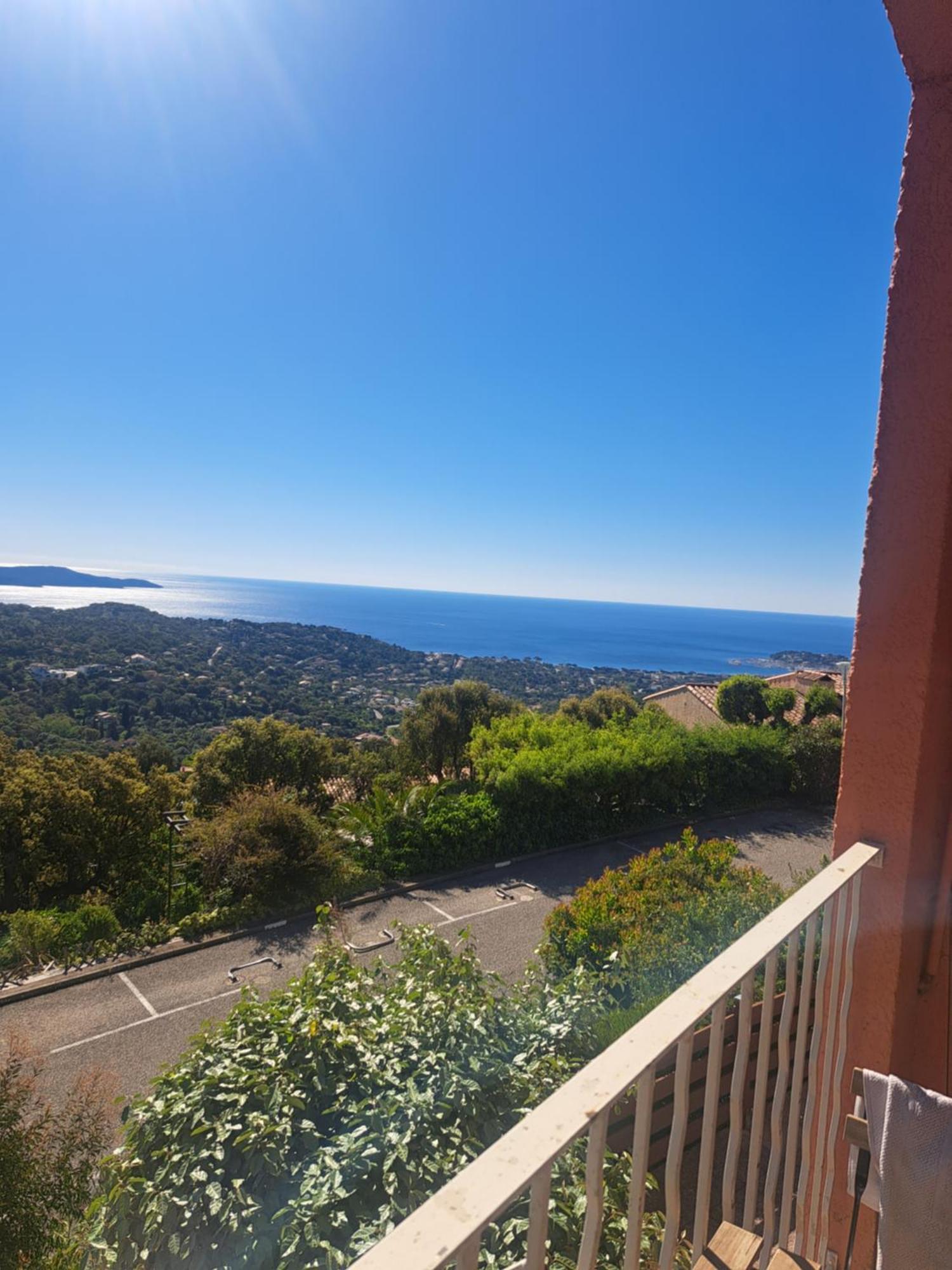 Location Vacance Vue Mer 4 A 6 Personnes Cavalaire-sur-Mer Exteriér fotografie